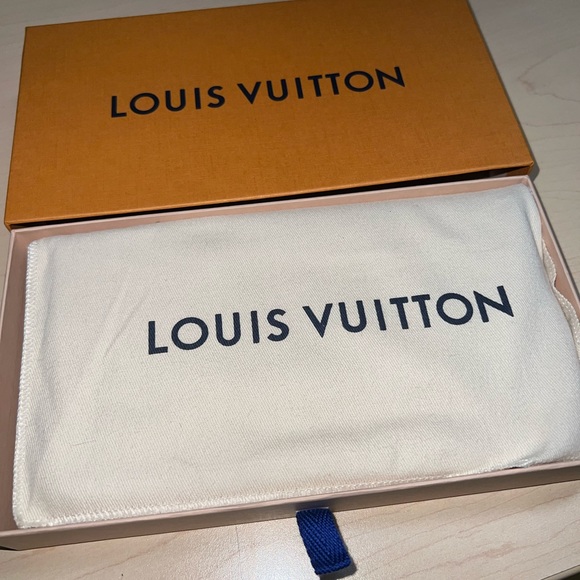Brand New, 100% authentic Louis Vuitton FÉLICIE POCHETTE purse - Picture 10 of 16